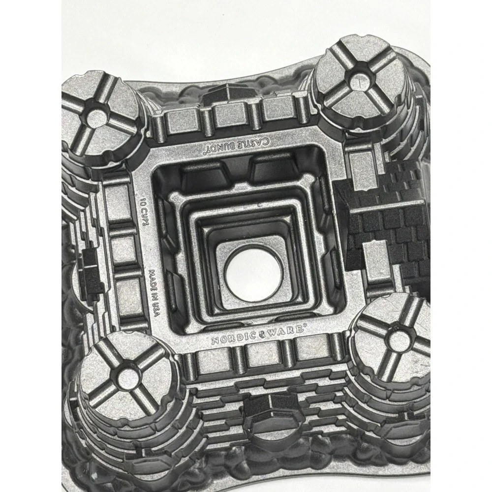 Nordic‎ Ware Castle Bundt Pan 10 Cup Cast Aluminum Non-Stick Made in USA Gray